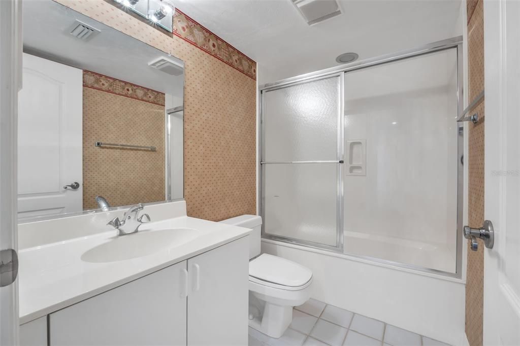 For Sale: $260,000 (3 beds, 3 baths, 1715 Square Feet)