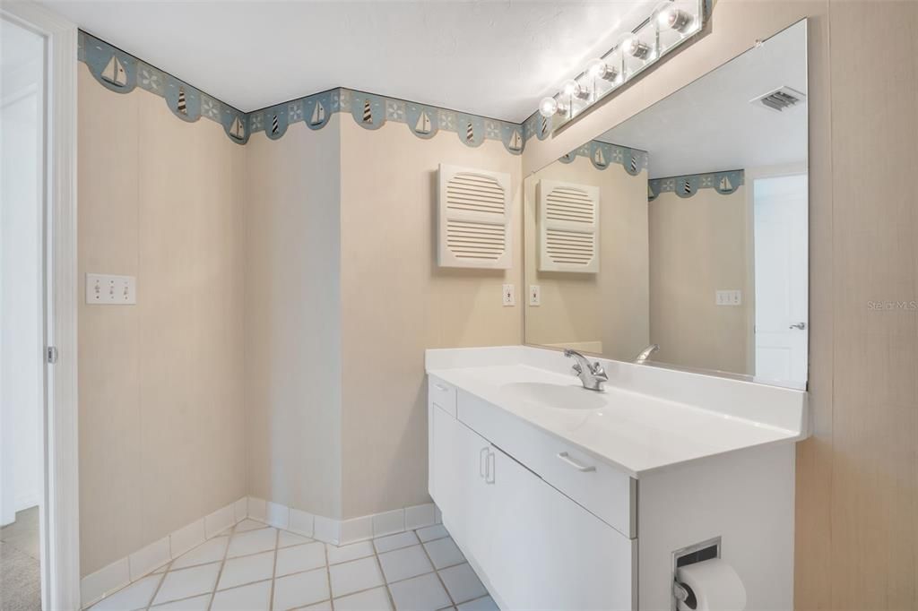 For Sale: $260,000 (3 beds, 3 baths, 1715 Square Feet)
