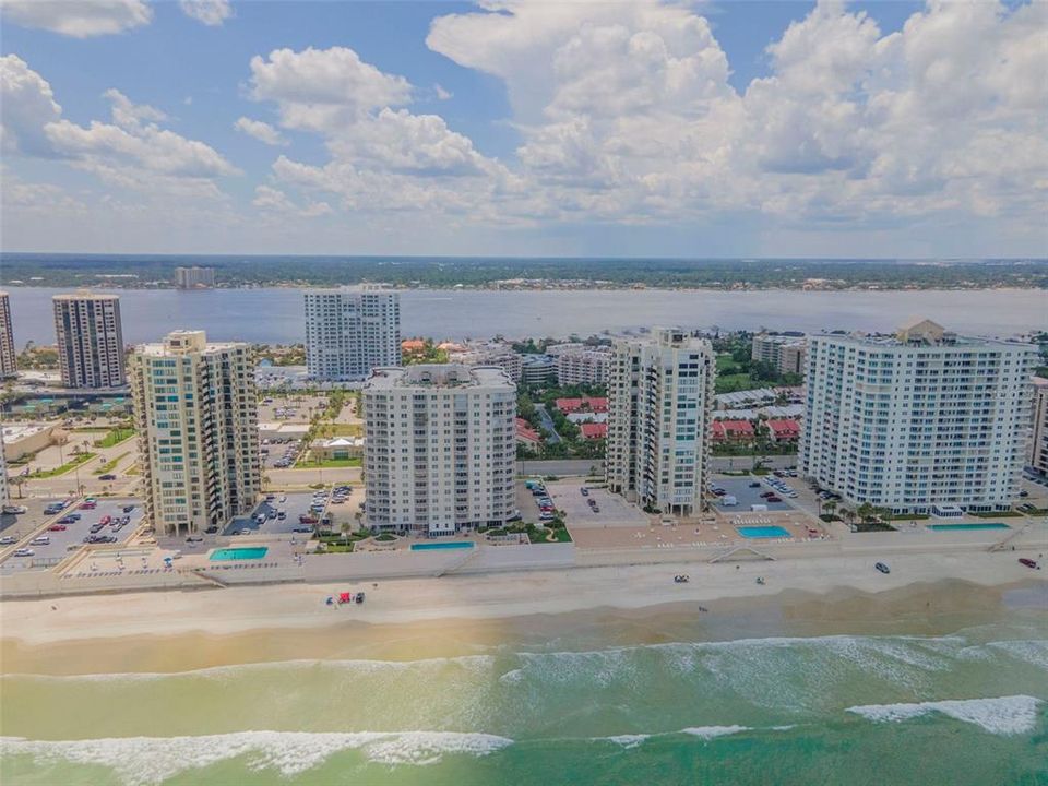 For Sale: $260,000 (3 beds, 3 baths, 1715 Square Feet)