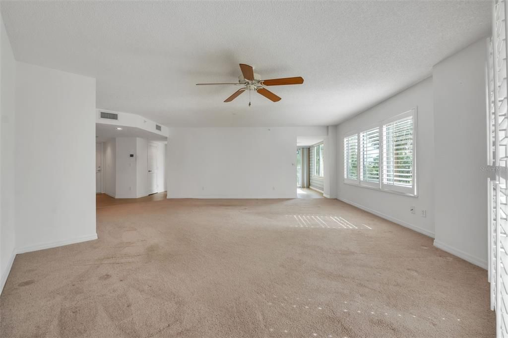 For Sale: $260,000 (3 beds, 3 baths, 1715 Square Feet)