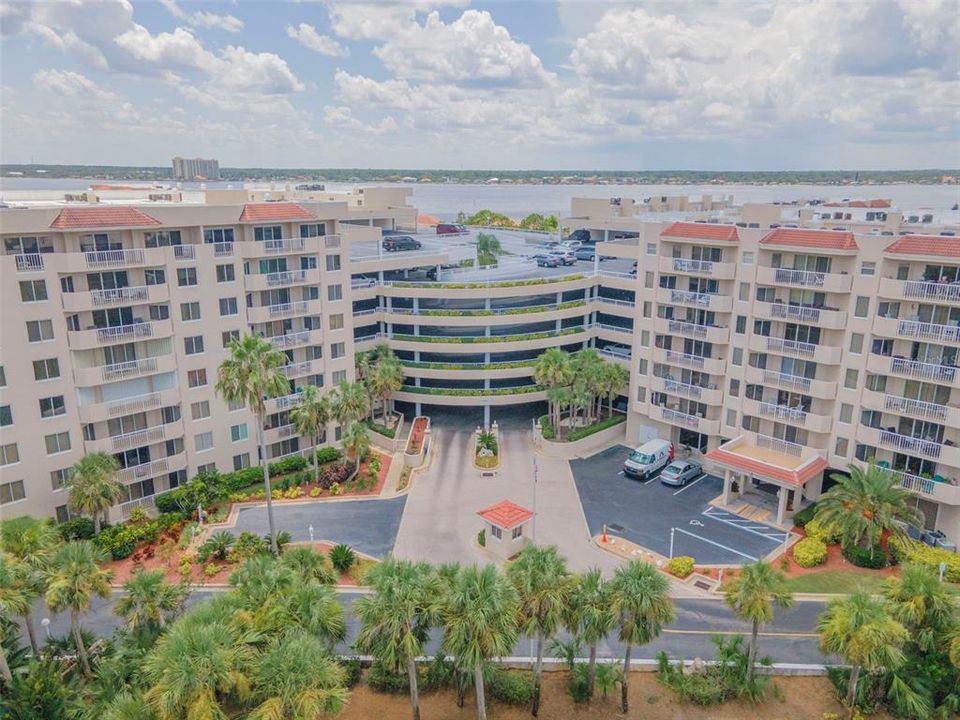 For Sale: $260,000 (3 beds, 3 baths, 1715 Square Feet)