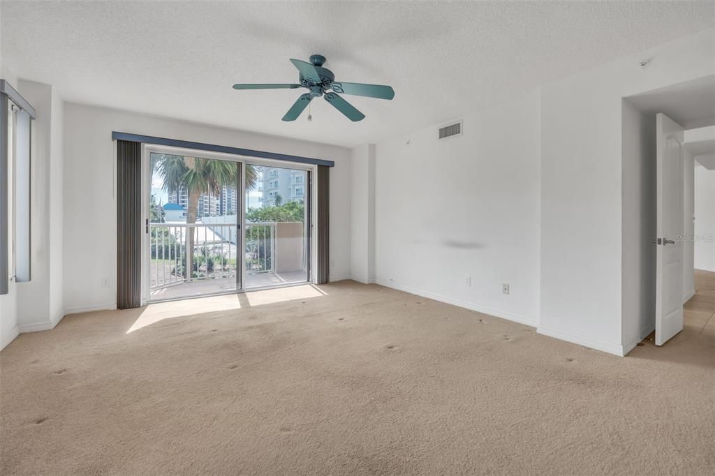 For Sale: $260,000 (3 beds, 3 baths, 1715 Square Feet)