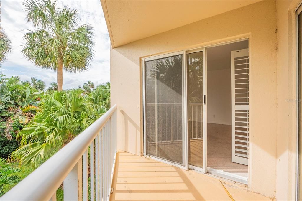 For Sale: $260,000 (3 beds, 3 baths, 1715 Square Feet)