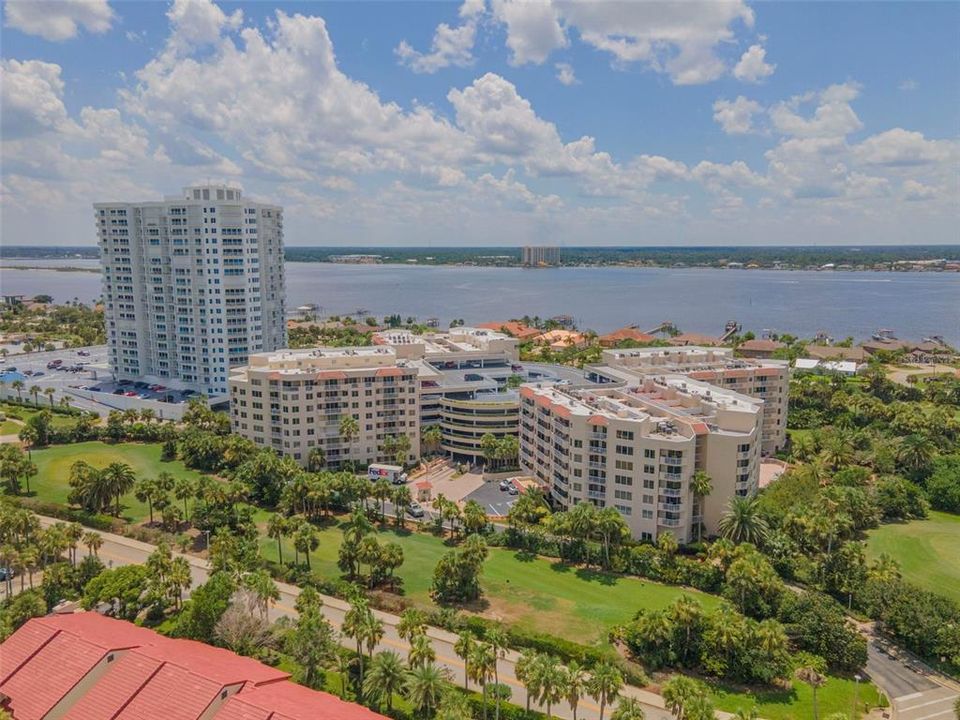 For Sale: $260,000 (3 beds, 3 baths, 1715 Square Feet)