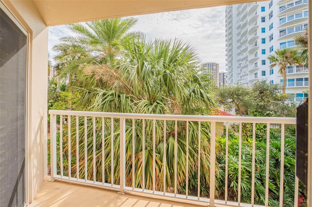 For Sale: $260,000 (3 beds, 3 baths, 1715 Square Feet)