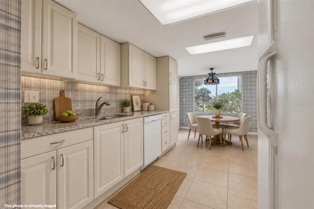 For Sale: $260,000 (3 beds, 3 baths, 1715 Square Feet)