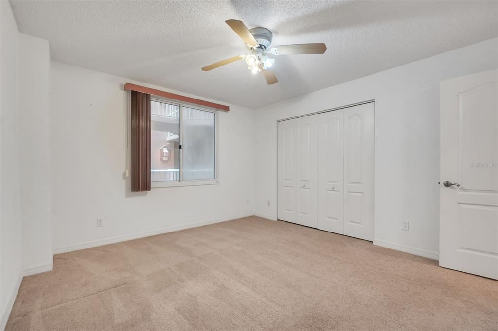 For Sale: $260,000 (3 beds, 3 baths, 1715 Square Feet)