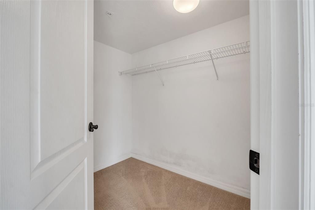 For Sale: $260,000 (3 beds, 3 baths, 1715 Square Feet)