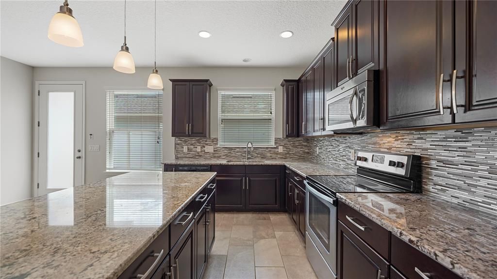For Rent: $2,650 (3 beds, 2 baths, 1544 Square Feet)