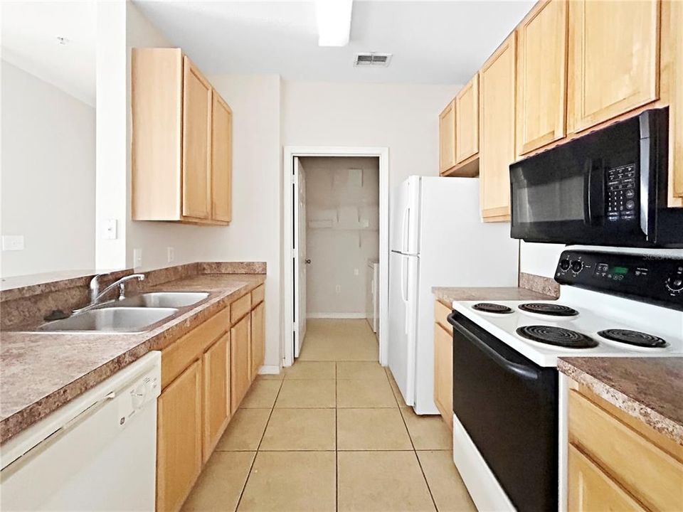 For Rent: $1,595 (2 beds, 2 baths, 1045 Square Feet)