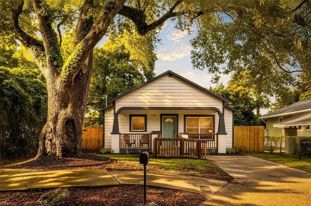 Active With Contract: $389,999 (3 beds, 2 baths, 1200 Square Feet)