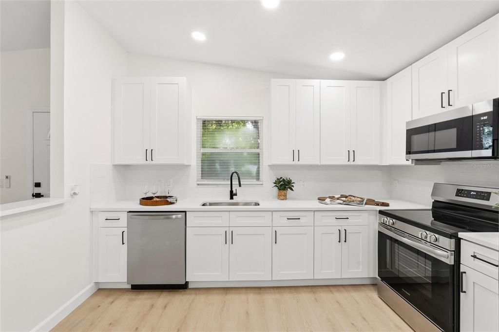 Active With Contract: $389,999 (3 beds, 2 baths, 1200 Square Feet)