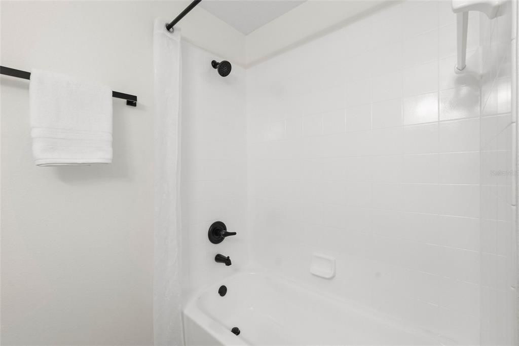 Active With Contract: $389,999 (3 beds, 2 baths, 1200 Square Feet)