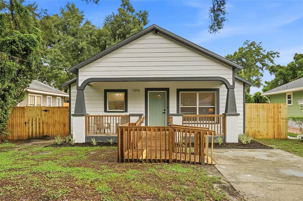 Active With Contract: $389,999 (3 beds, 2 baths, 1200 Square Feet)