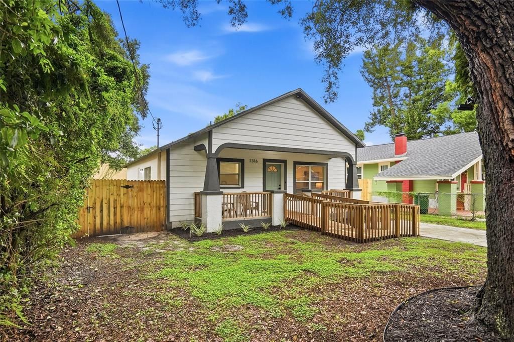 Active With Contract: $389,999 (3 beds, 2 baths, 1200 Square Feet)