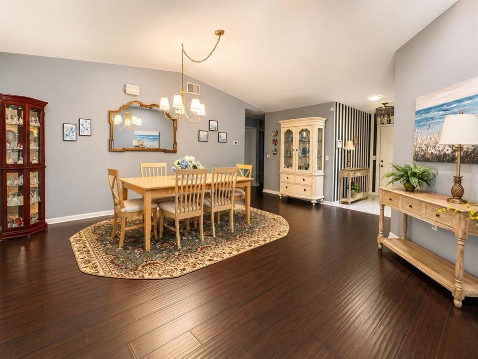 На продажу: $279,900 (3 спален, 2 ванн, 1791 Квадратных фут)