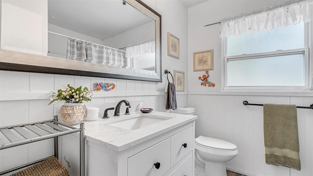 For Sale: $299,999 (3 beds, 2 baths, 1065 Square Feet)