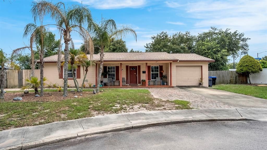 For Sale: $299,999 (3 beds, 2 baths, 1065 Square Feet)