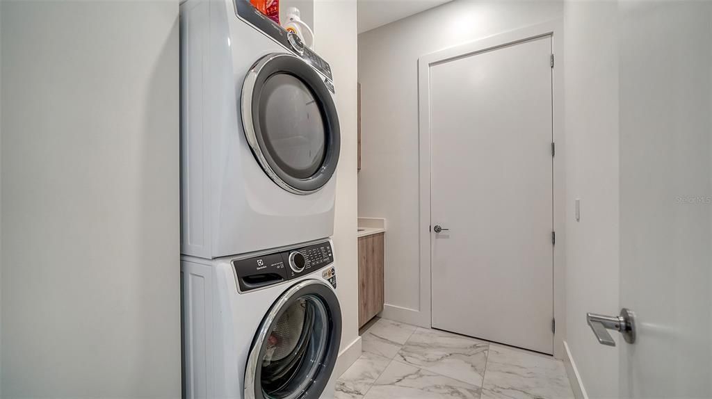 В аренду: $5,500 (2 спален, 2 ванн, 1122 Квадратных фут)