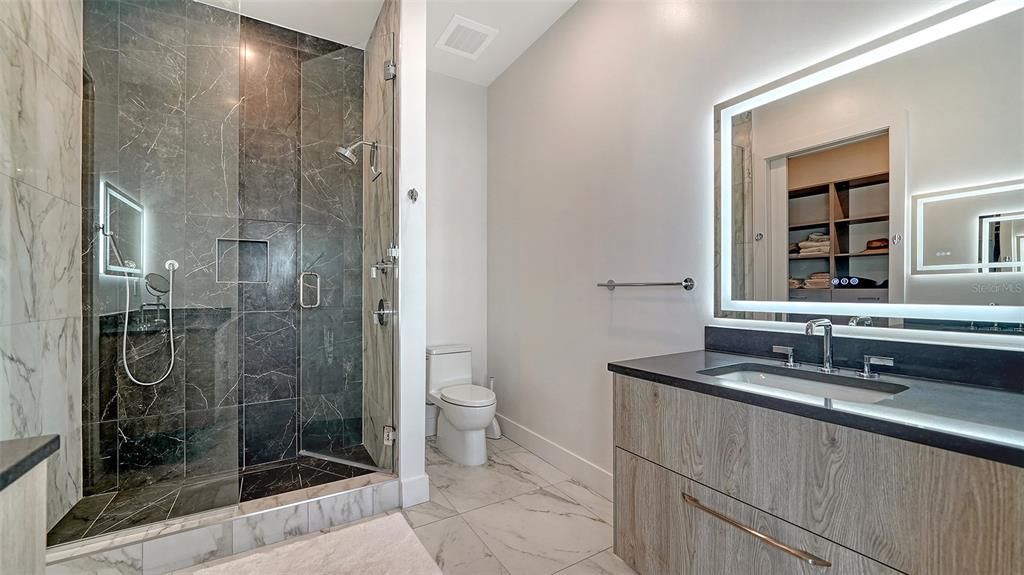 В аренду: $5,500 (2 спален, 2 ванн, 1122 Квадратных фут)