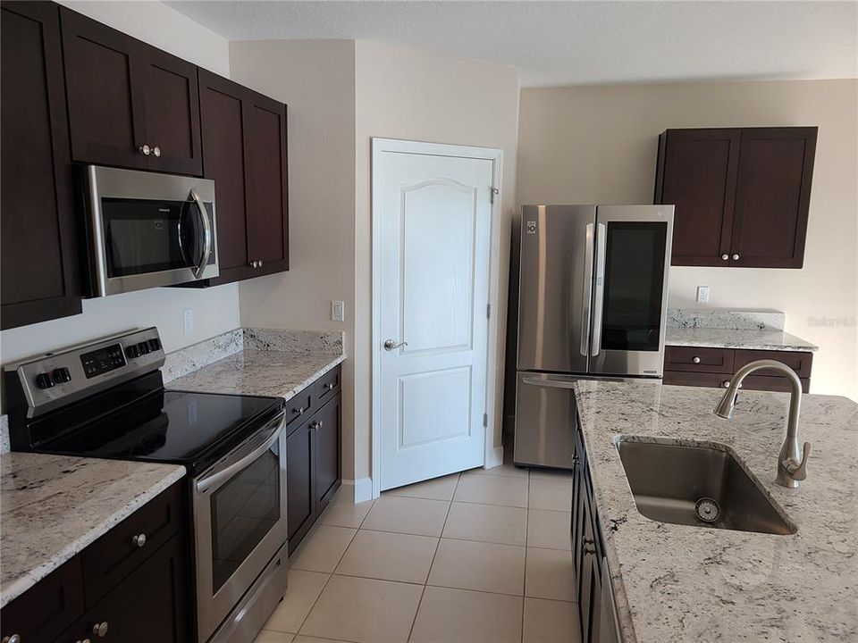 For Rent: $2,475 (4 beds, 2 baths, 1846 Square Feet)