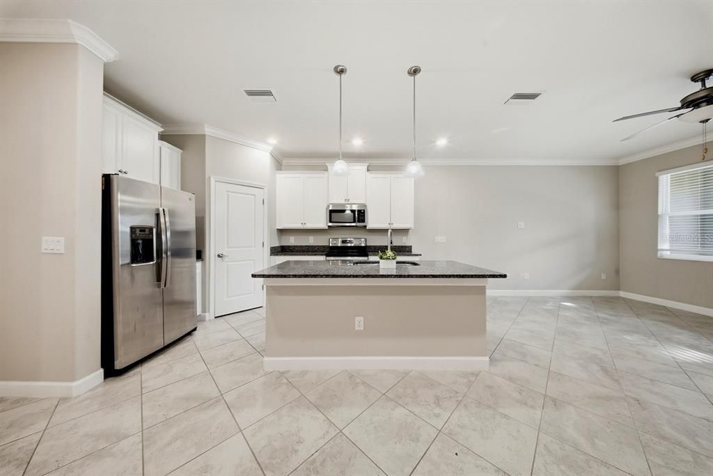 For Rent: $2,600 (3 beds, 3 baths, 1600 Square Feet)