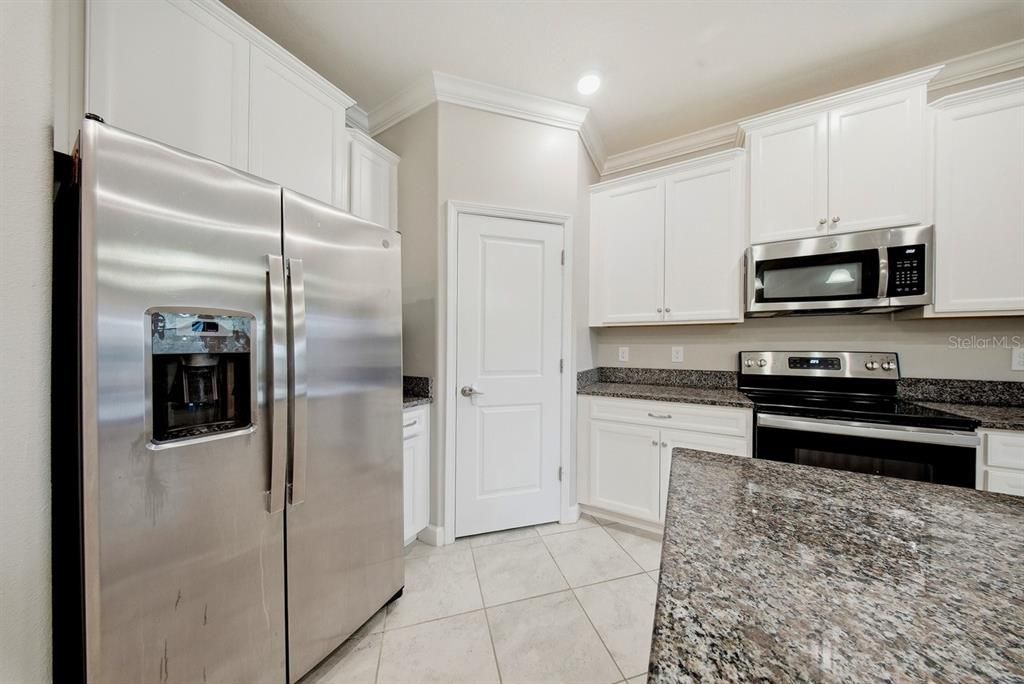 For Rent: $2,600 (3 beds, 3 baths, 1600 Square Feet)