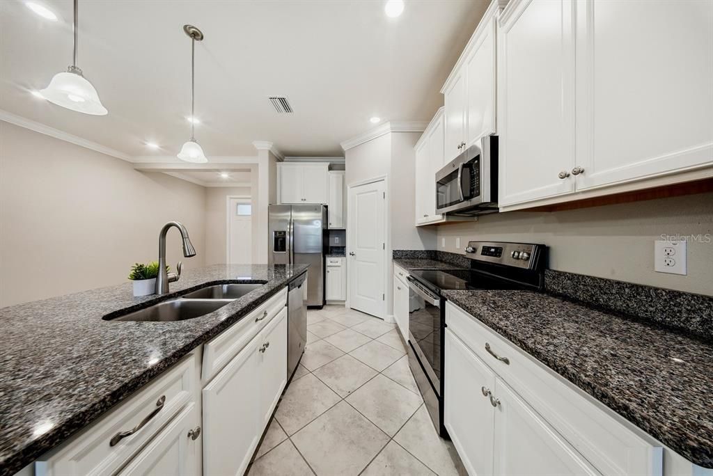 For Rent: $2,600 (3 beds, 3 baths, 1600 Square Feet)