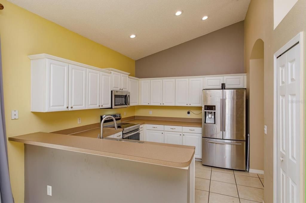 For Rent: $2,647 (3 beds, 2 baths, 2102 Square Feet)