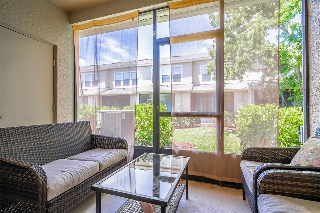 На продажу: $249,900 (2 спален, 2 ванн, 1074 Квадратных фут)