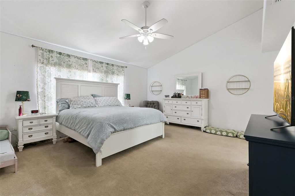 For Sale: $599,000 (4 beds, 2 baths, 2551 Square Feet)