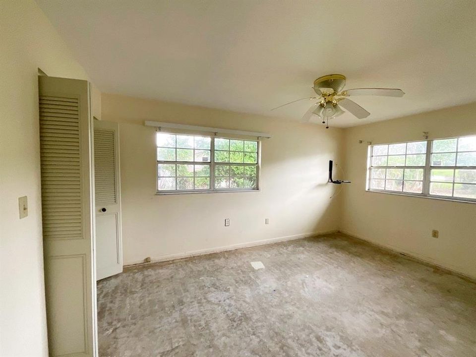 For Sale: $375,000 (4 beds, 2 baths, 2109 Square Feet)
