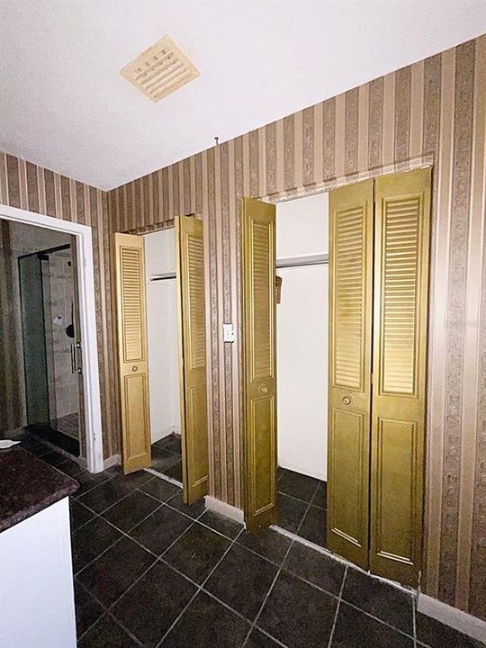 For Sale: $375,000 (4 beds, 2 baths, 2109 Square Feet)