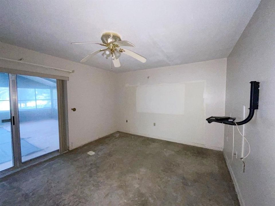 For Sale: $375,000 (4 beds, 2 baths, 2109 Square Feet)