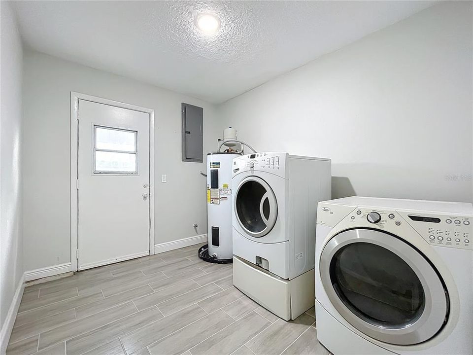 For Sale: $469,900 (4 beds, 3 baths, 2140 Square Feet)