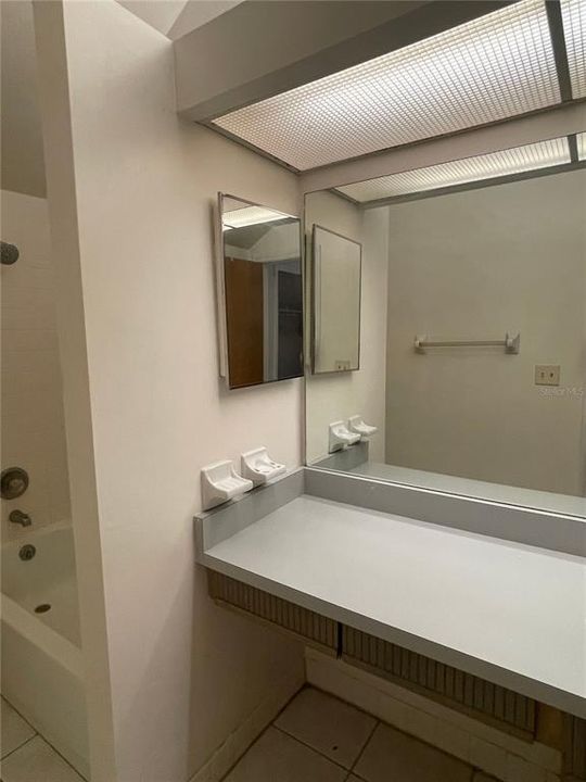 For Rent: $1,375 (2 beds, 2 baths, 1000 Square Feet)