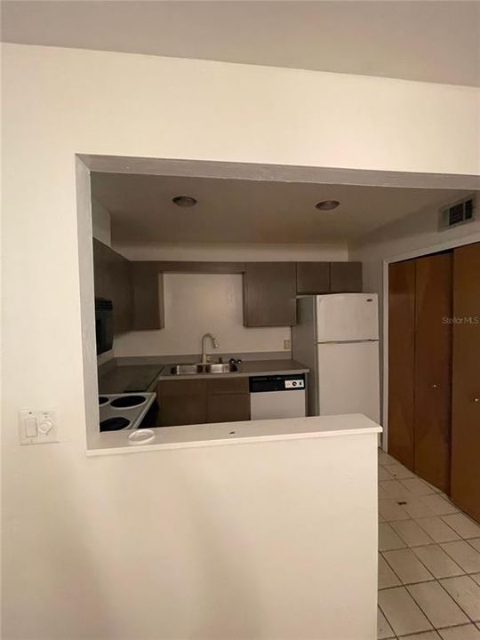 For Rent: $1,375 (2 beds, 2 baths, 1000 Square Feet)