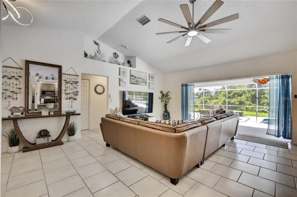 En Venta: $425,000 (3 camas, 2 baños, 1462 Pies cuadrados)