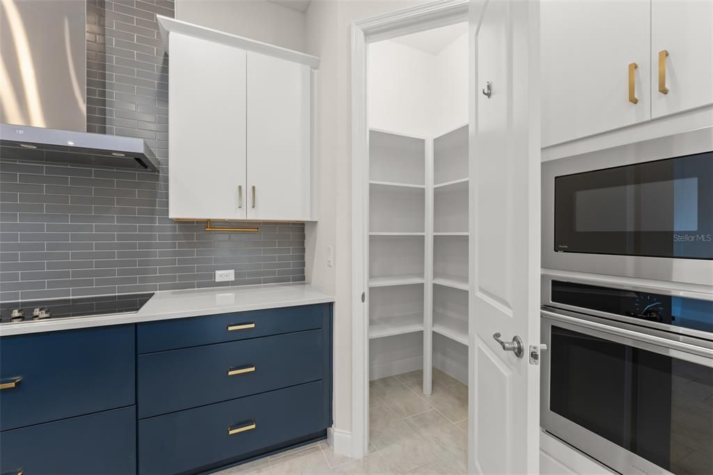 На продажу: $719,900 (3 спален, 2 ванн, 2318 Квадратных фут)