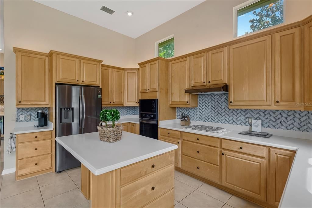 For Sale: $725,000 (3 beds, 3 baths, 2686 Square Feet)