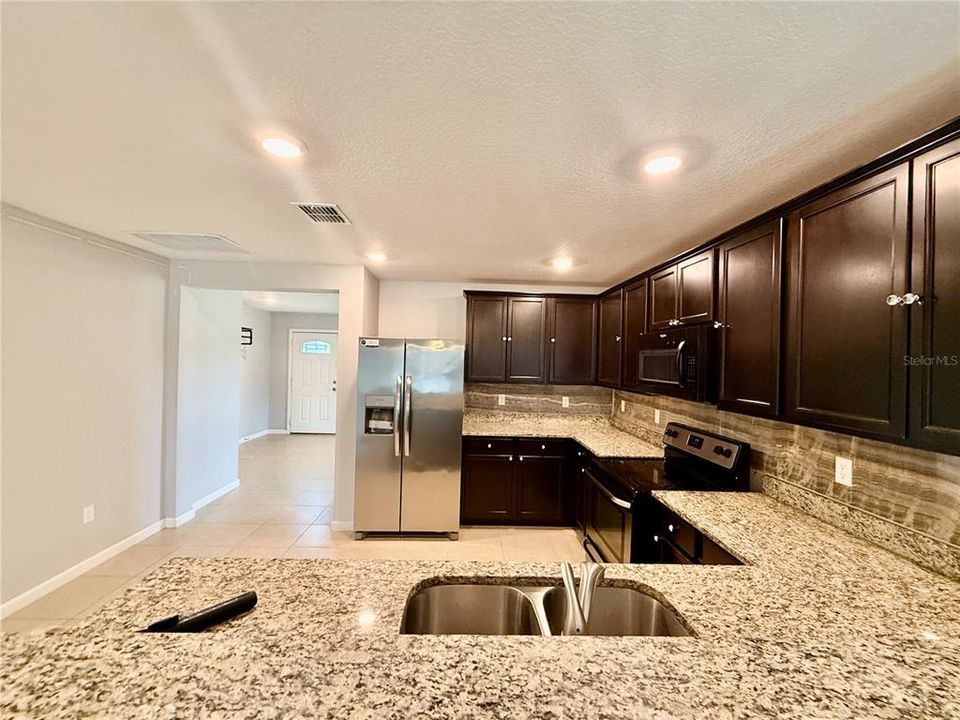 For Sale: $335,000 (4 beds, 2 baths, 1842 Square Feet)