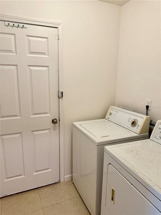 For Sale: $335,000 (4 beds, 2 baths, 1842 Square Feet)