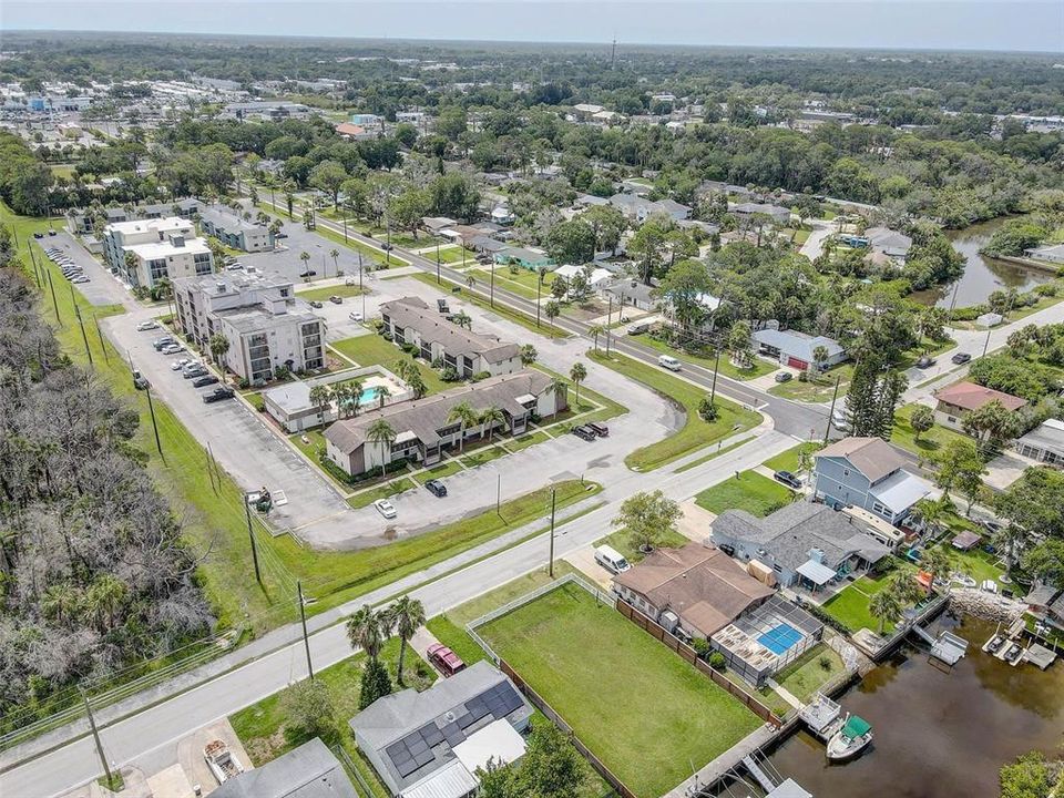 На продажу: $84,900 (2 спален, 1 ванн, 720 Квадратных фут)
