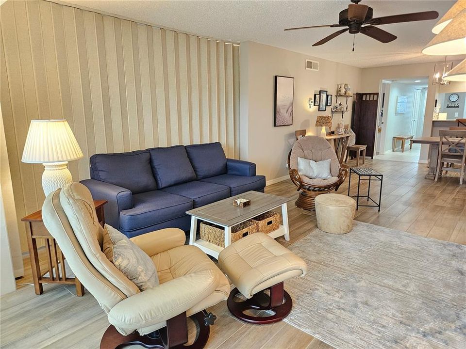 For Rent: $1,800 (2 beds, 2 baths, 1105 Square Feet)
