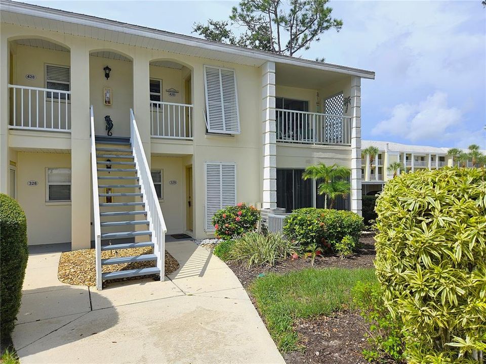 For Rent: $1,800 (2 beds, 2 baths, 1105 Square Feet)