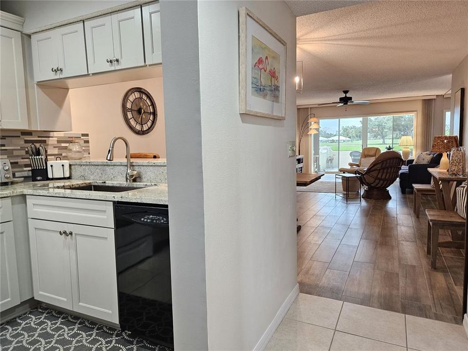 For Rent: $1,800 (2 beds, 2 baths, 1105 Square Feet)