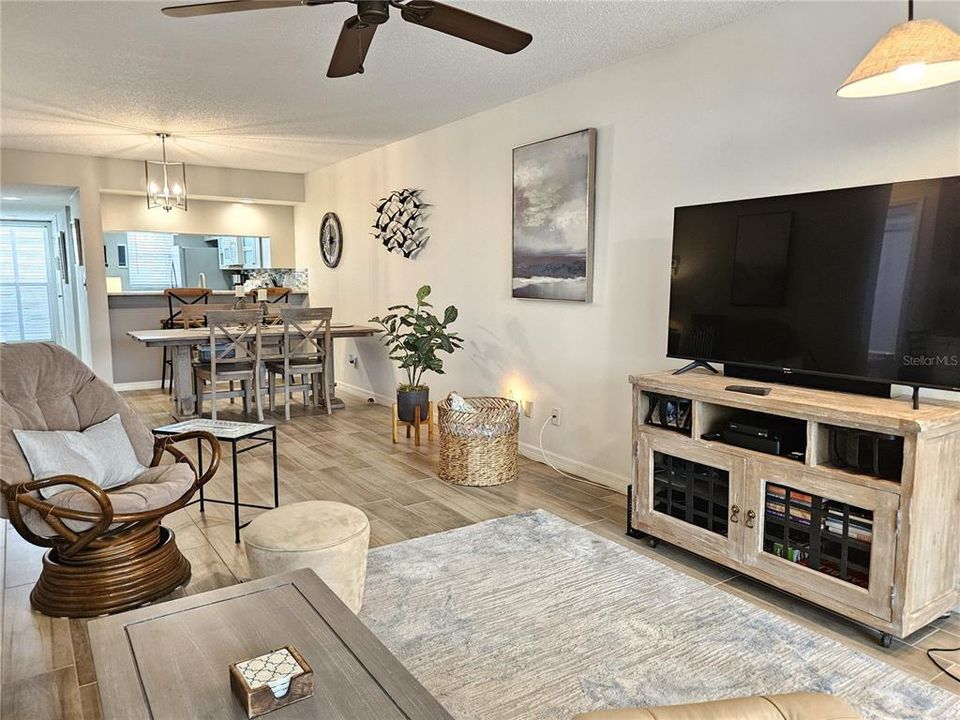 For Rent: $1,800 (2 beds, 2 baths, 1105 Square Feet)