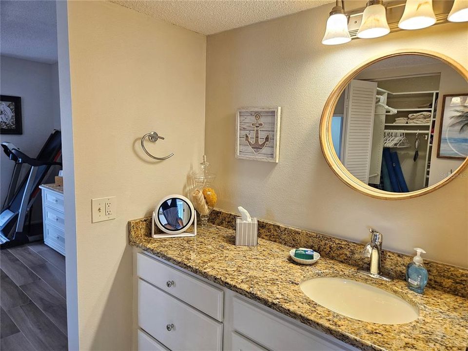 For Rent: $1,800 (2 beds, 2 baths, 1105 Square Feet)