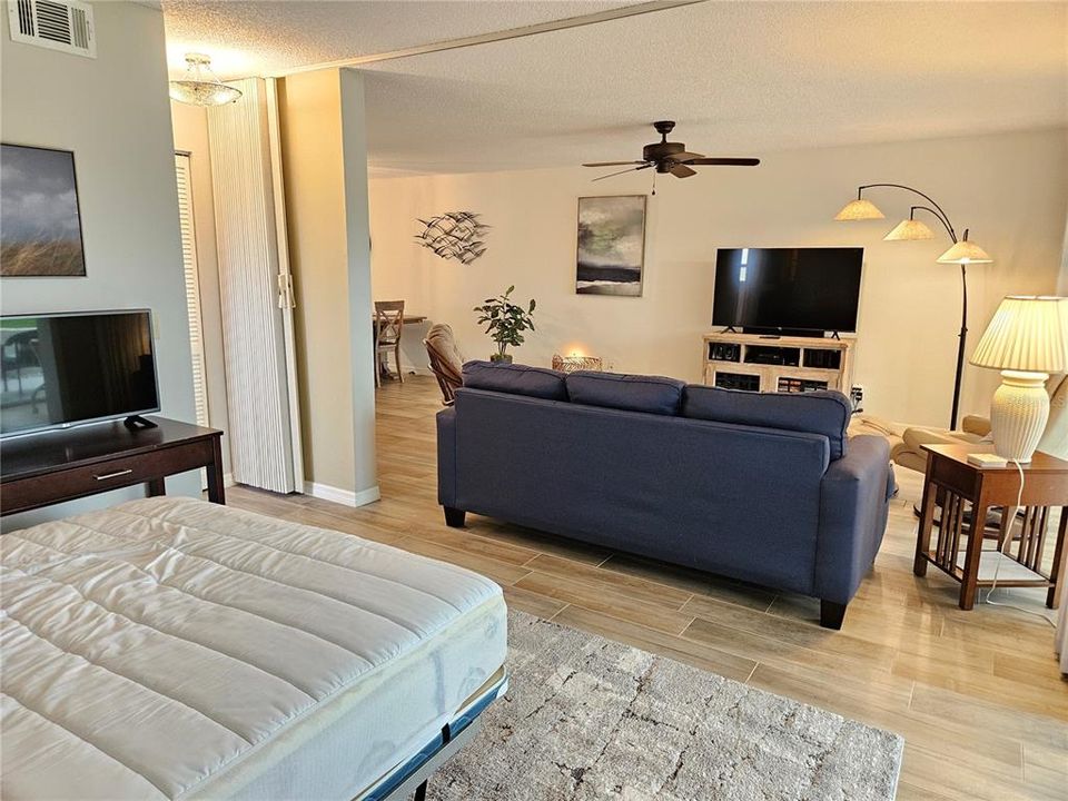 For Rent: $1,800 (2 beds, 2 baths, 1105 Square Feet)