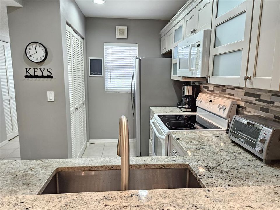 For Rent: $1,800 (2 beds, 2 baths, 1105 Square Feet)